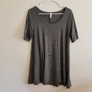 S perfect T Lularoe. Black/white microstripe